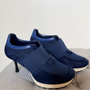 SNEEX! The Icon in indigo. Like new. Comes with box and dust bags.